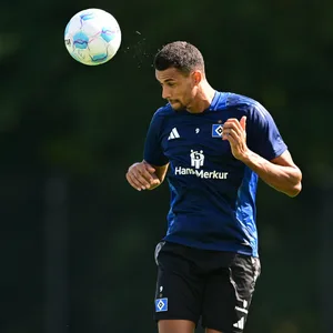 Endlich zurück: HSV-Stürmer Robert Glatzel ist wieder voll dabei.