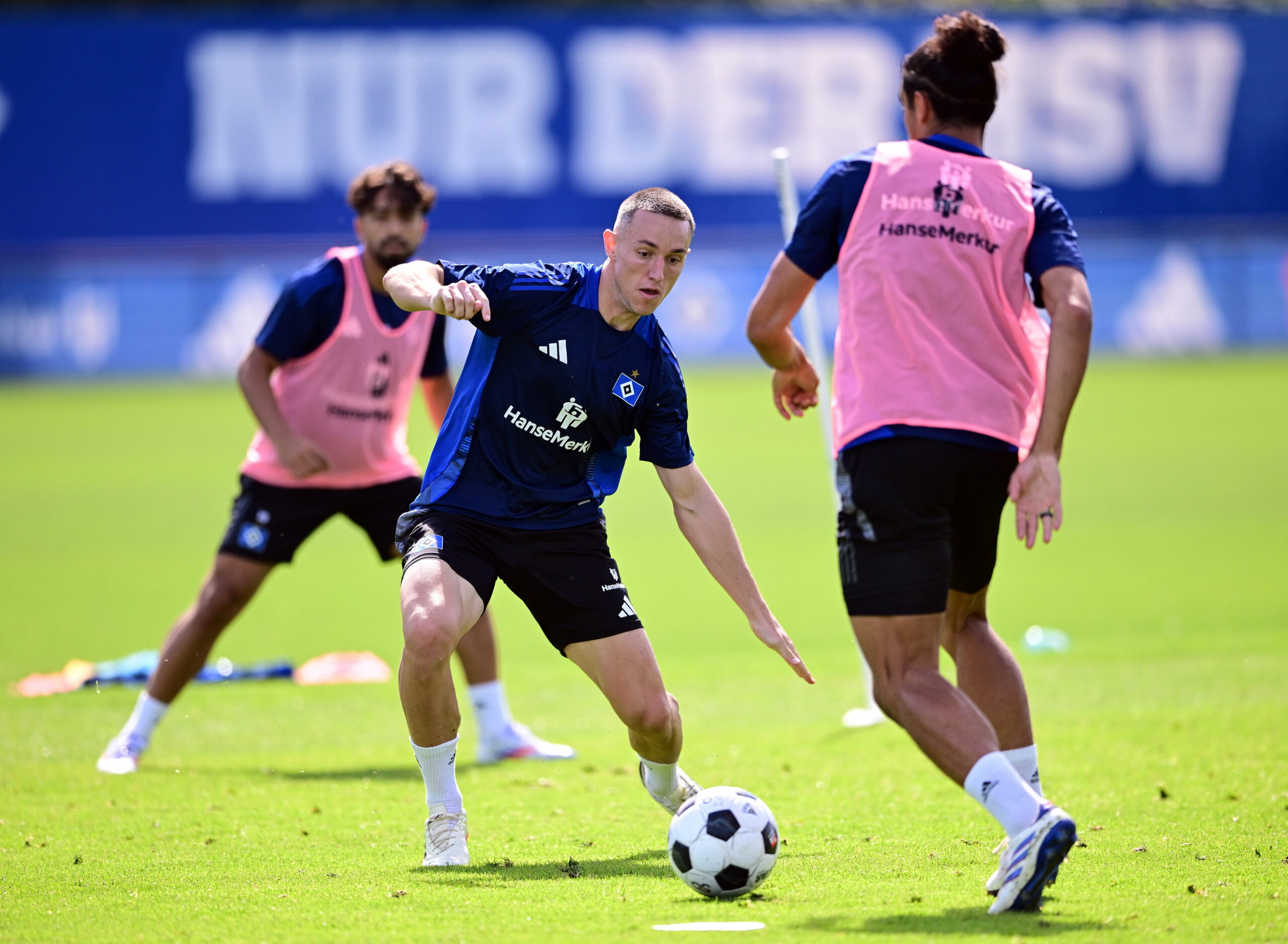 Silvan Hefti stieg am Montag ins Mannschaftstraining des HSV ein.