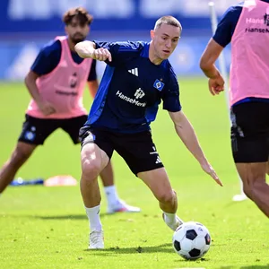 Silvan Hefti stieg am Montag ins Mannschaftstraining des HSV ein.