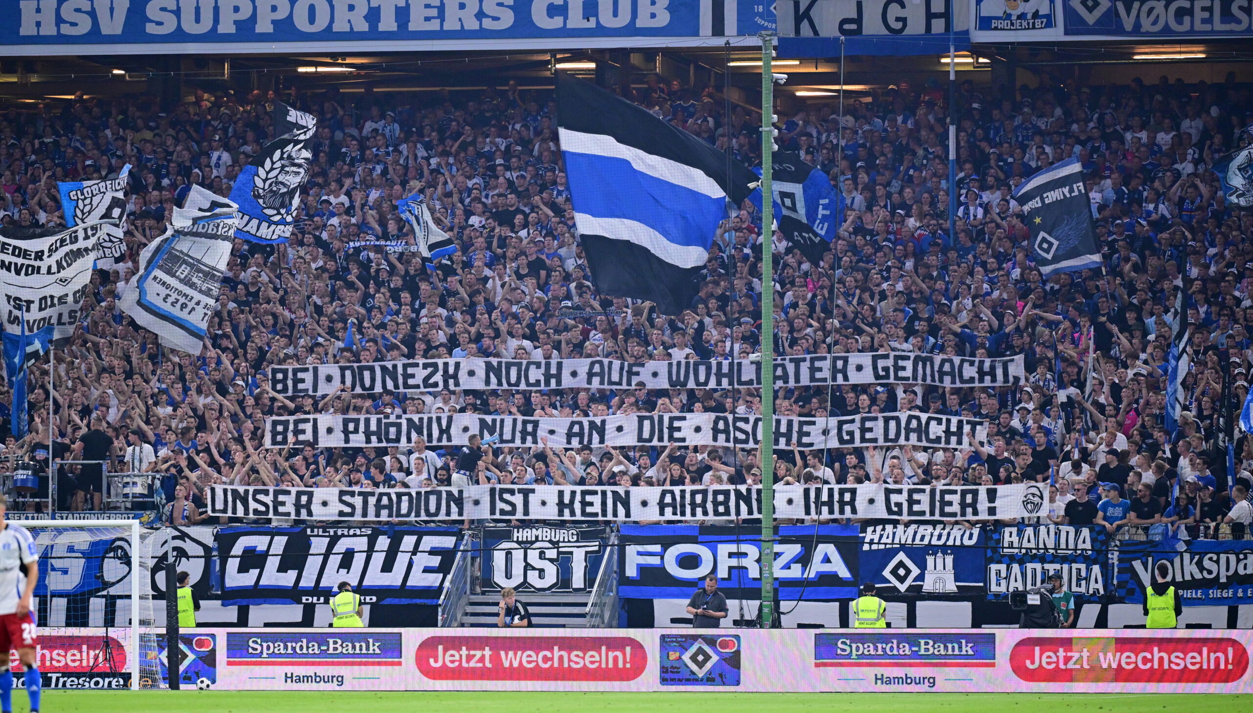 HSV-Fans protestieren gegen das Phönix-Spiel