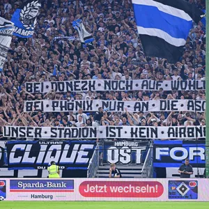 HSV-Fans protestieren gegen das Phönix-Spiel