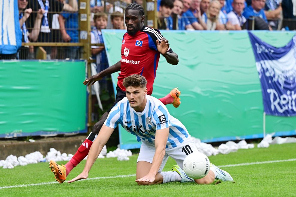 HSV-Profi Bakery Jatta beim Pokalspiel in Meppen