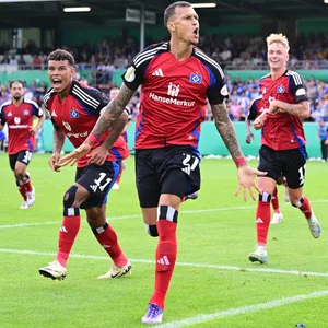 HSV-Profi Davie Selke jubelt in Meppen