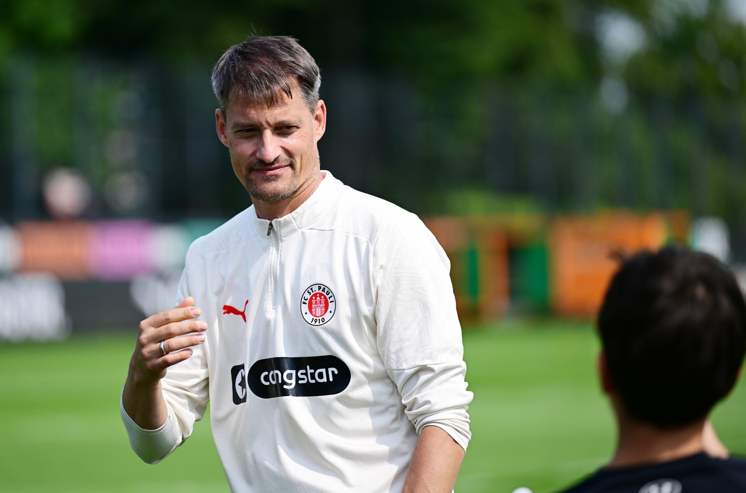 Alexander Blessin gut gelaunt im Training.