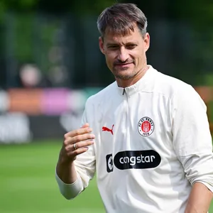 Alexander Blessin gut gelaunt im Training.
