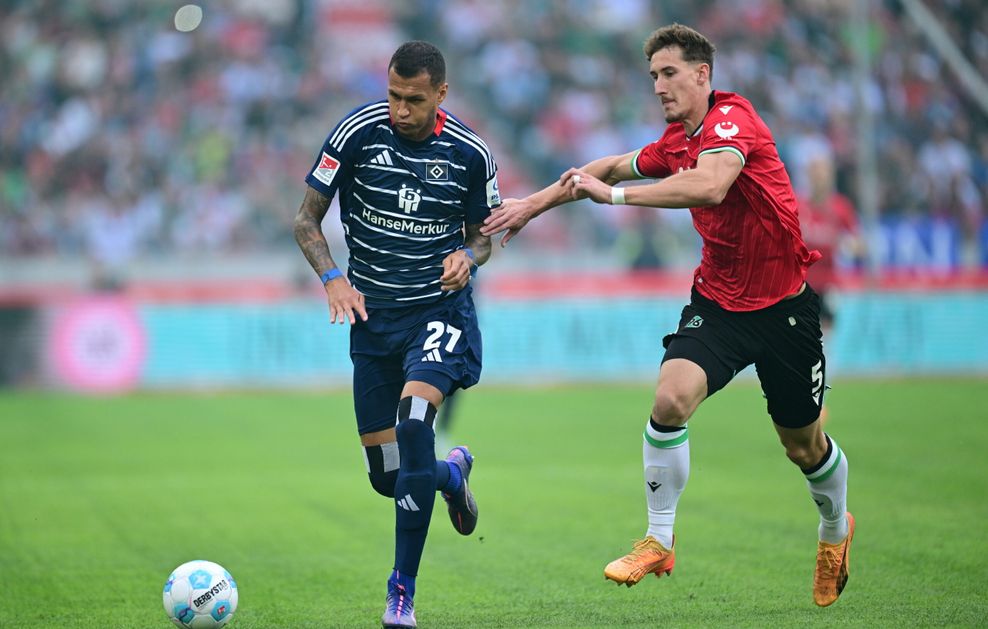 HSV-Stürmer Davie Selke beim Spiel in Hannover