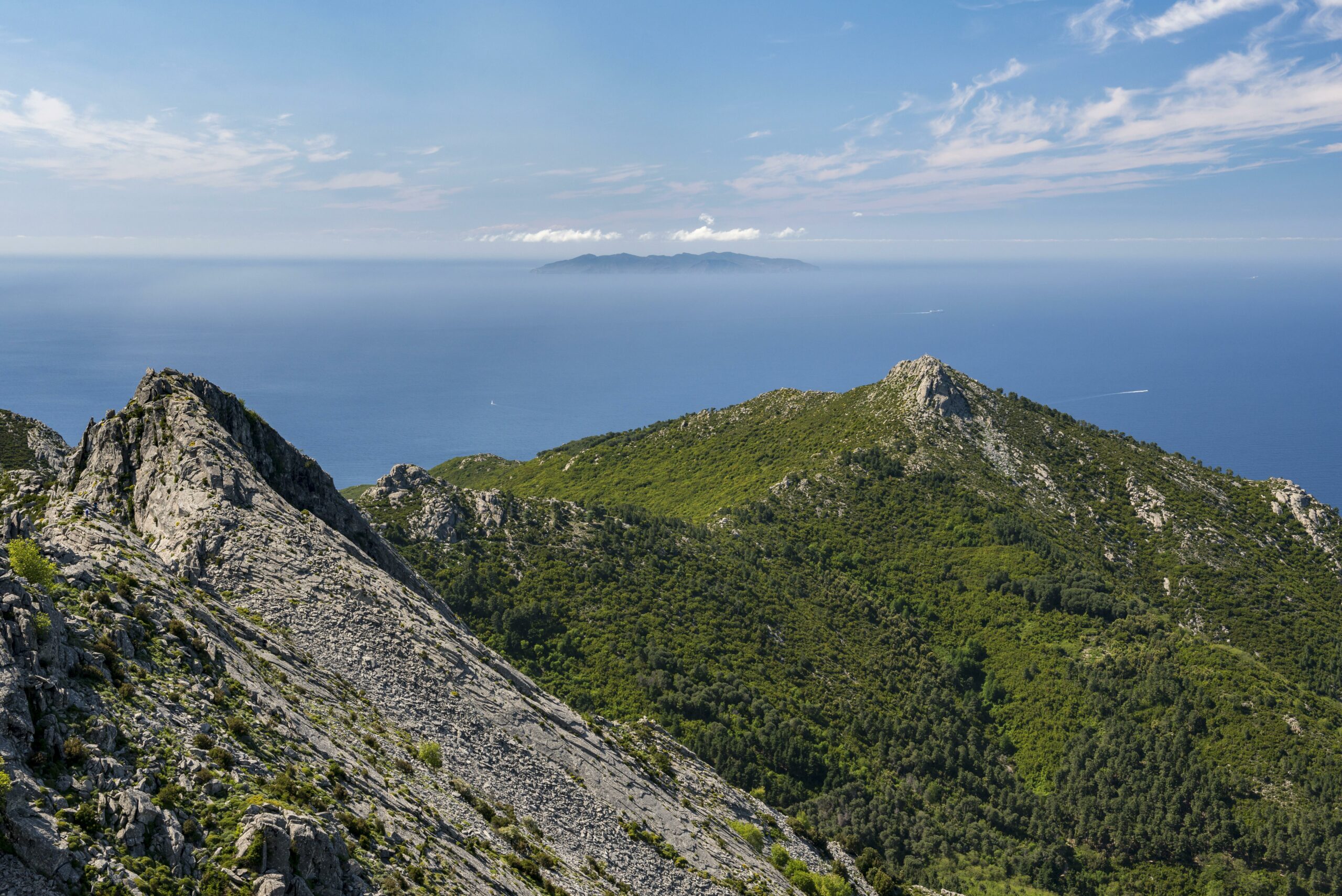 Ausblick vom Berg Monte Capanne auf Berg Monte Giove