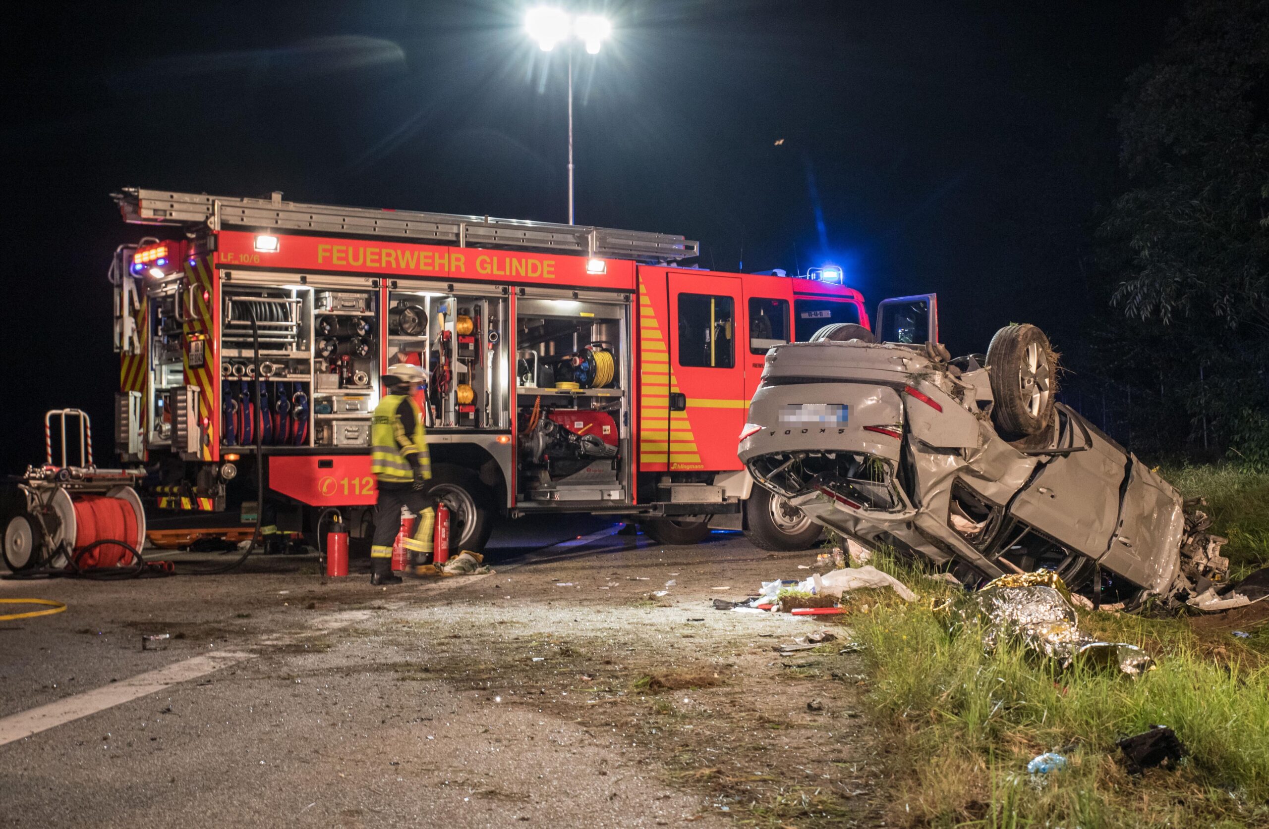 Schwerer Unfall an A24 - Auto überschlägt sich