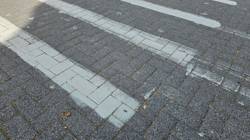 Bürger malen täuschend echten Zebrastreifen auf Straße – und haben Ärger mit Polizei