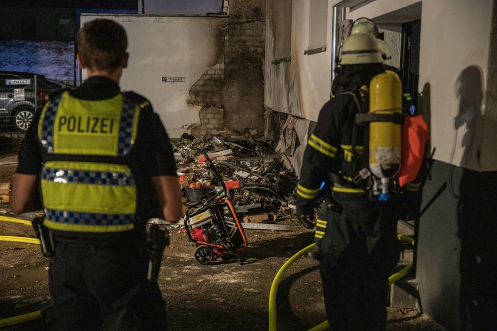 Wohnhaus in Hamburg nach Brand evakuiert! War’s der Feuerteufel?