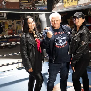 Im Boxring der „Ritze“: Produzentin Jasmin Taiebi (l.), Influencerin und Geschäftsfrau Ricarda Belmar und Kiez-Größe Carsten Marek.