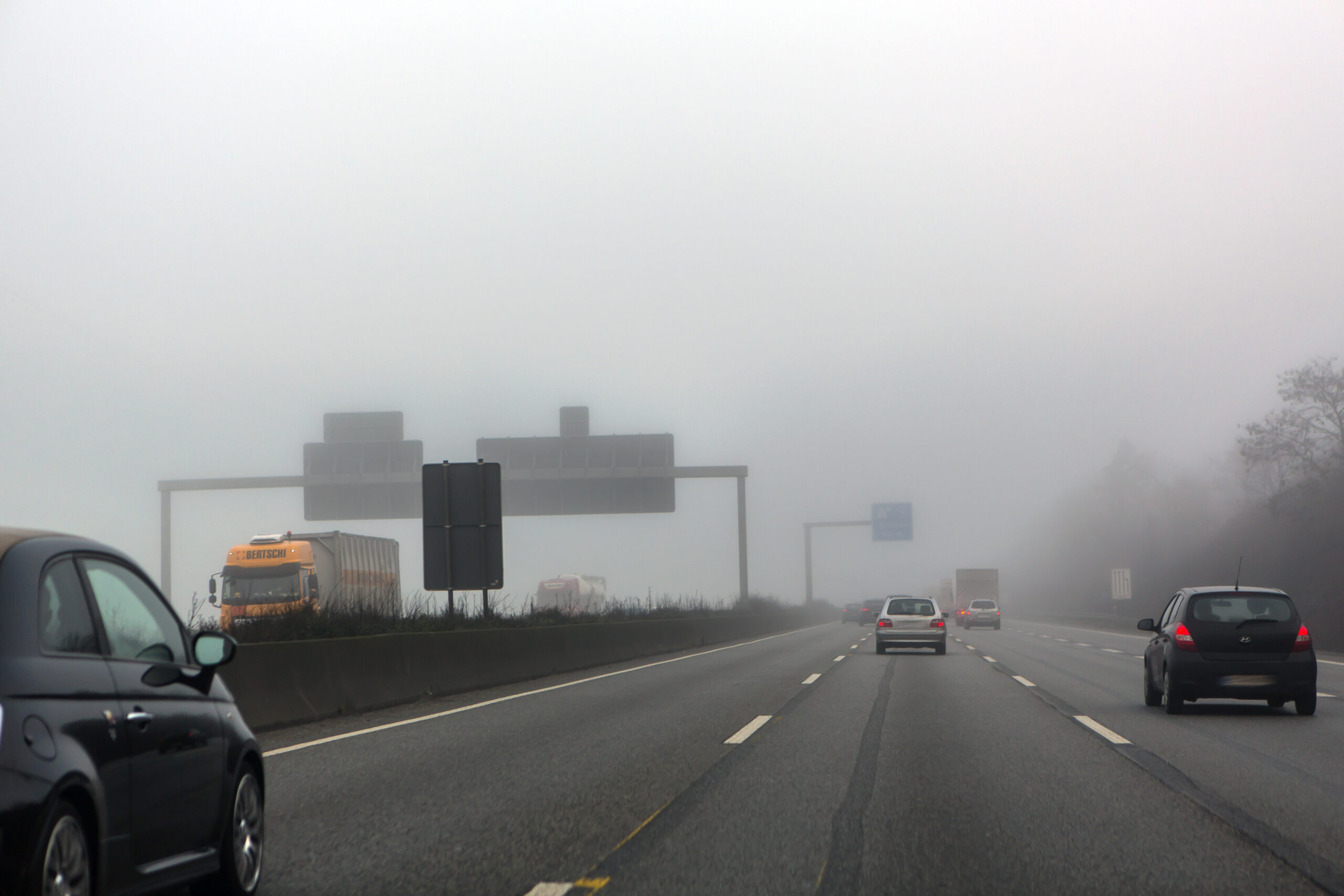 Auofahrer meldet Qualm auf der A23 bei Pinneberg – Autbahn gesperrt, doch zu löchen gab es nichts