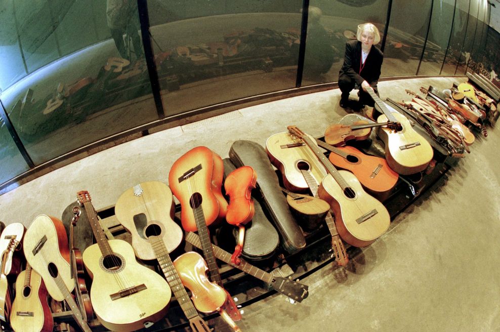 Installation with musical instruments