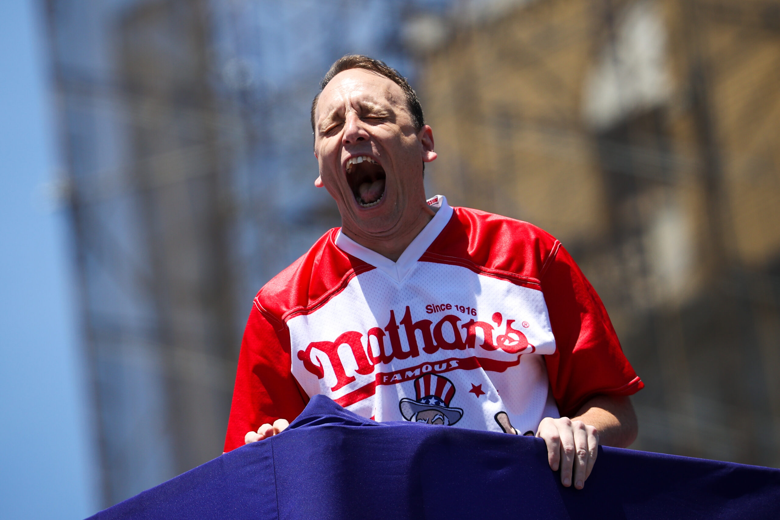 Joey Chestnut gewinnt im Wettessen.