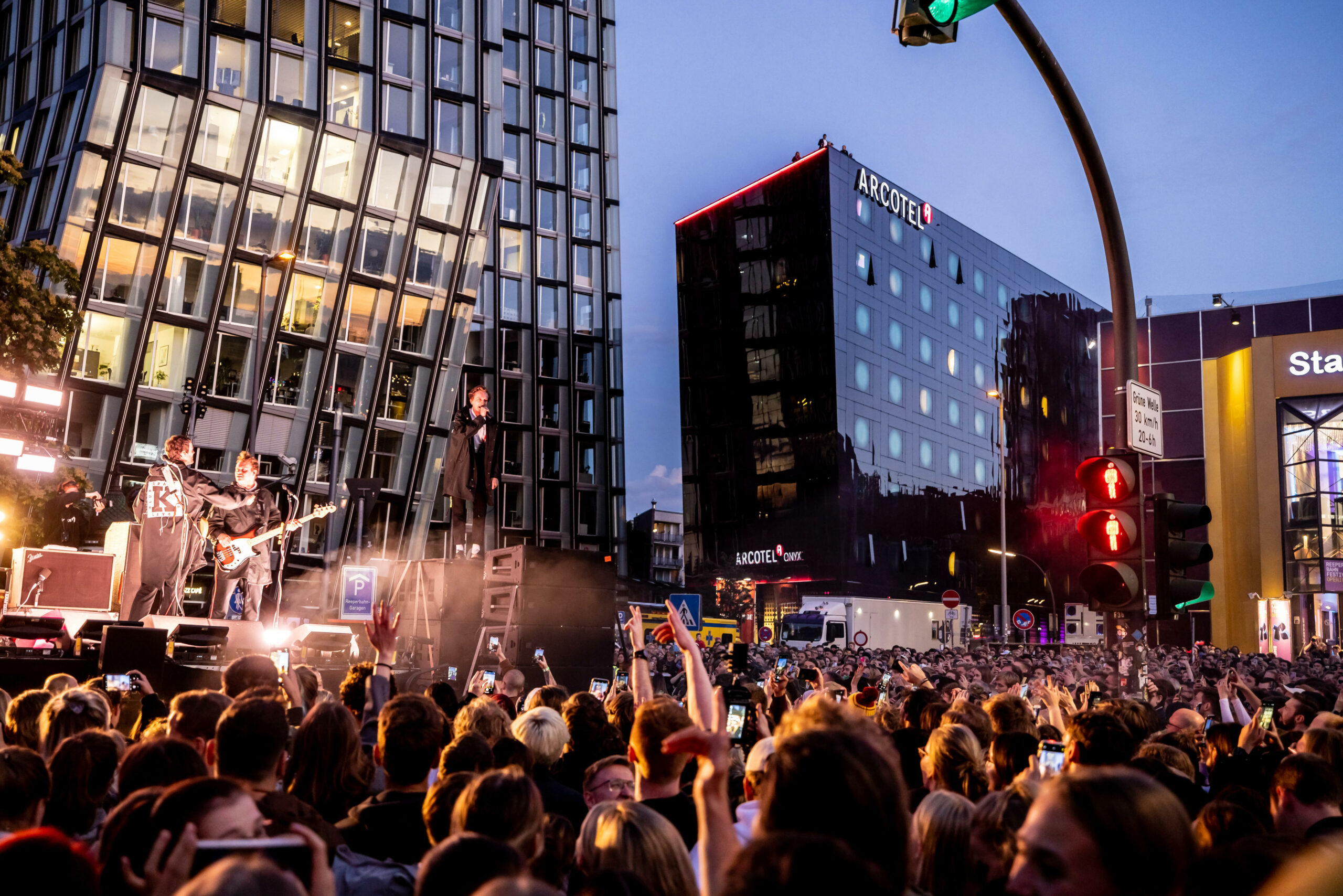 Open-Air-Konzert von Kraftklub beim Reeperbahn Festival 2022.