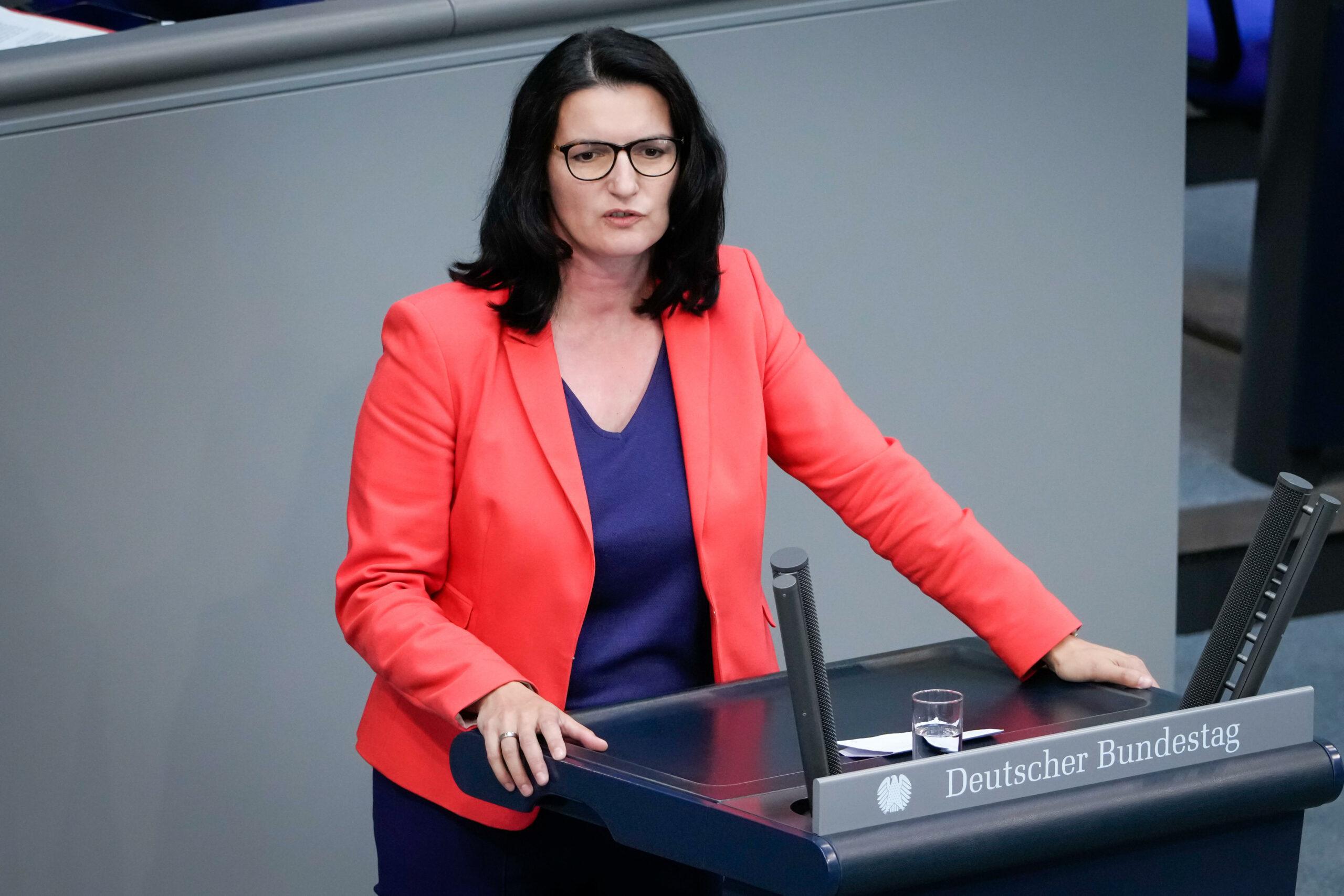 Irene Mihalic, parlamentarische Geschäftsführerin der Grünen-Fraktion im Bundestag, wirft der Union „lächerliche Erpressungsversuche“ in der Migrationsdebatte vor.