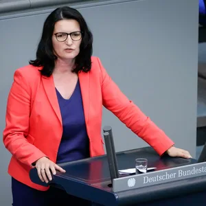 Irene Mihalic, parlamentarische Geschäftsführerin der Grünen-Fraktion im Bundestag, wirft der Union „lächerliche Erpressungsversuche“ in der Migrationsdebatte vor.
