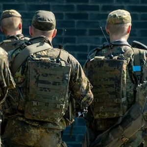 Bundeswehrsoldaten von hinten