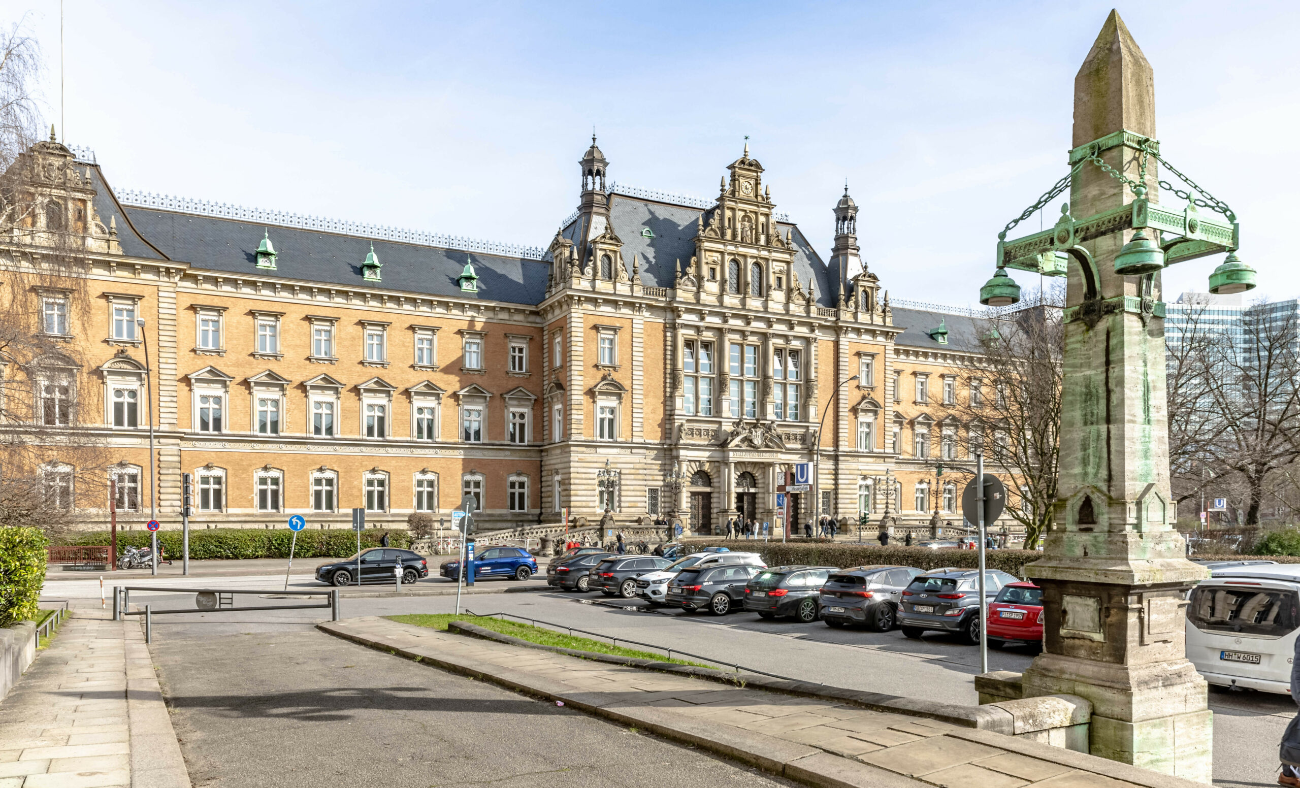 Blick auf das Strafjustizgebäude des Landgerichts Hamburg.