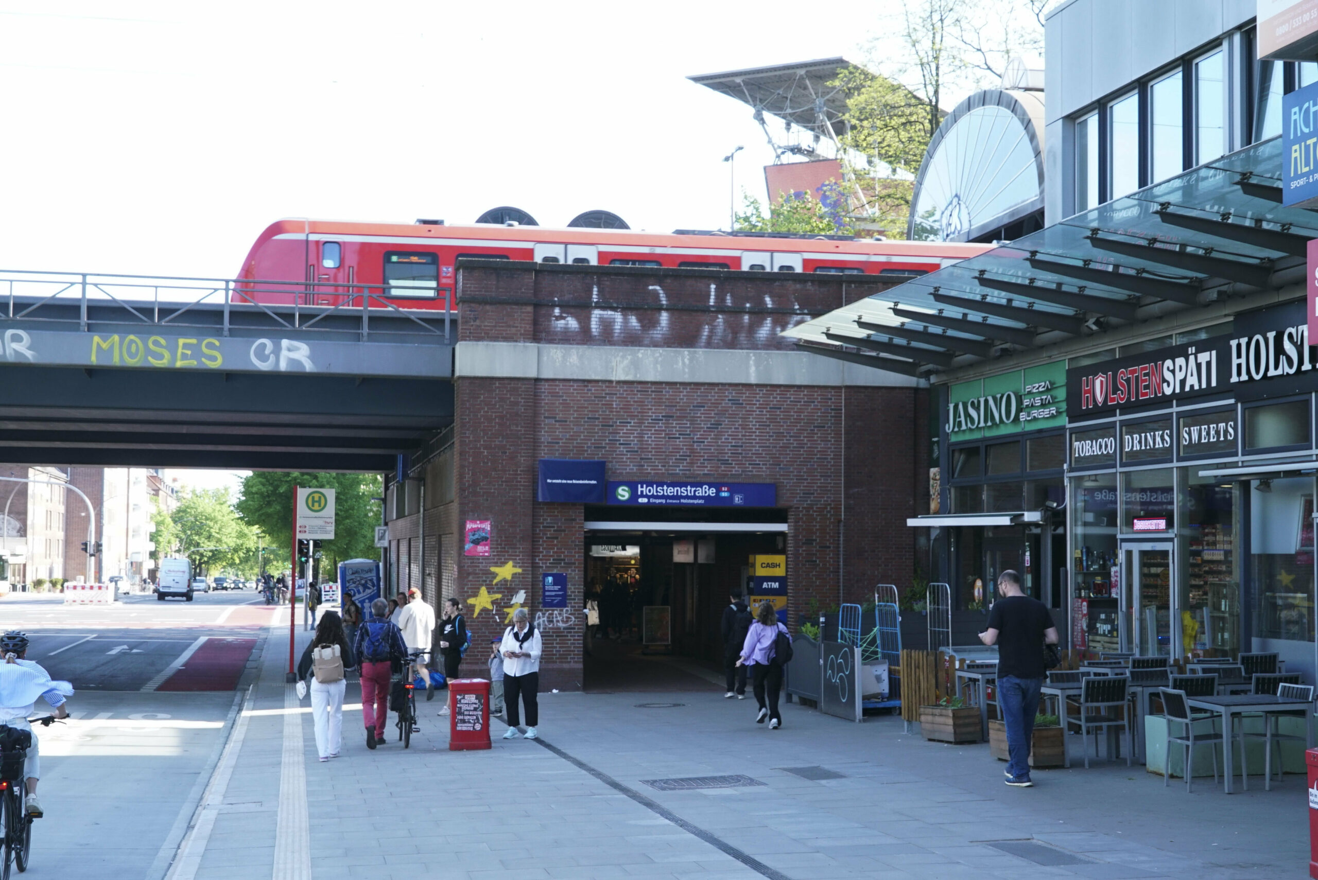 Der S-Bahnhof Holstenstraße plus Brücke
