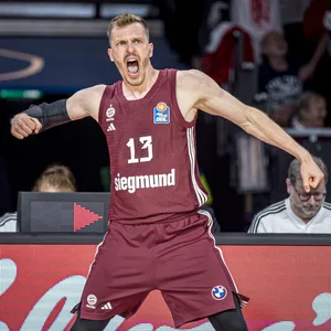 Andreas Obst jubelt bei einem Spiel