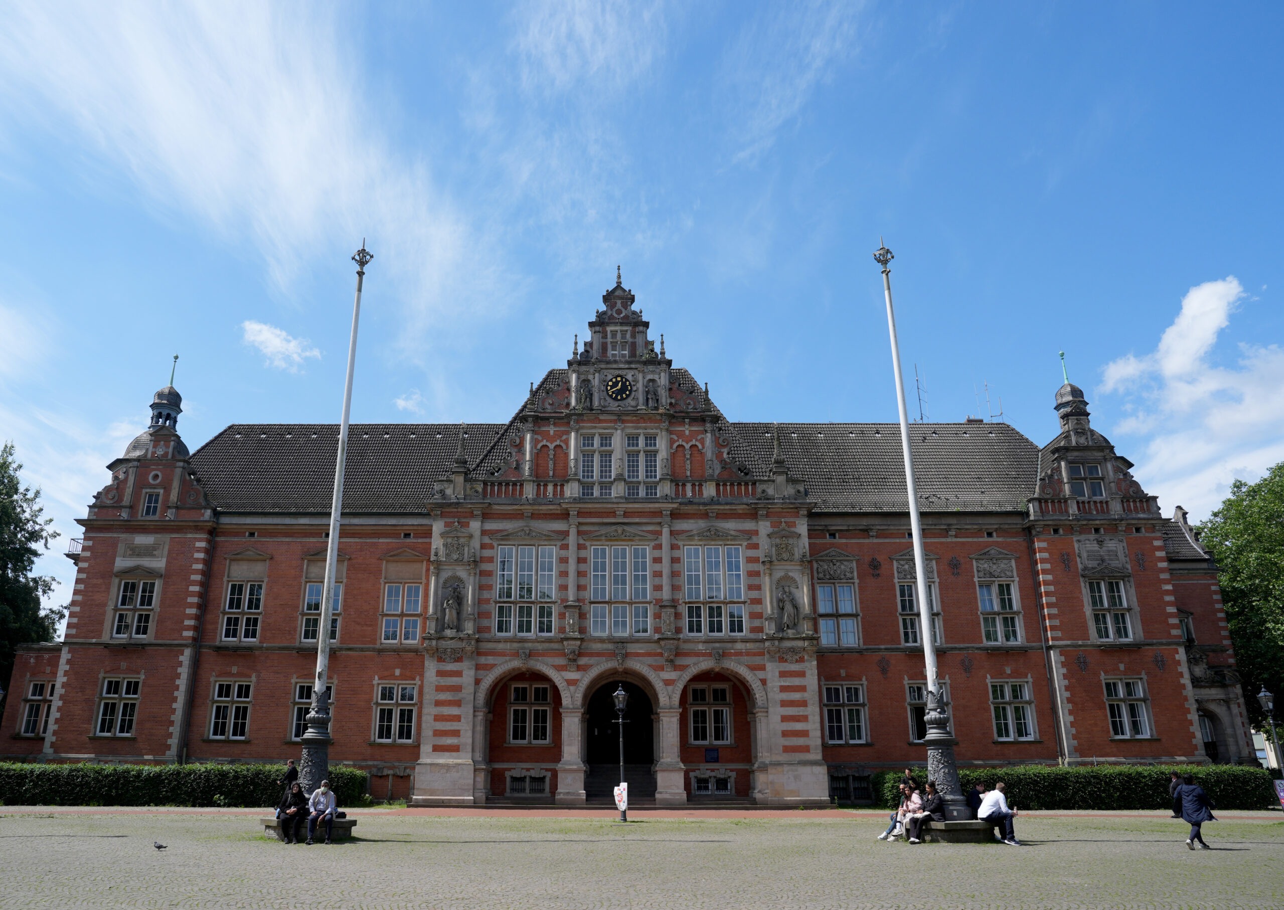 Das Harburger Rathaus: Die SPD sprach sich für eine Zusammenarbeit mit Grünen und Linken aus.