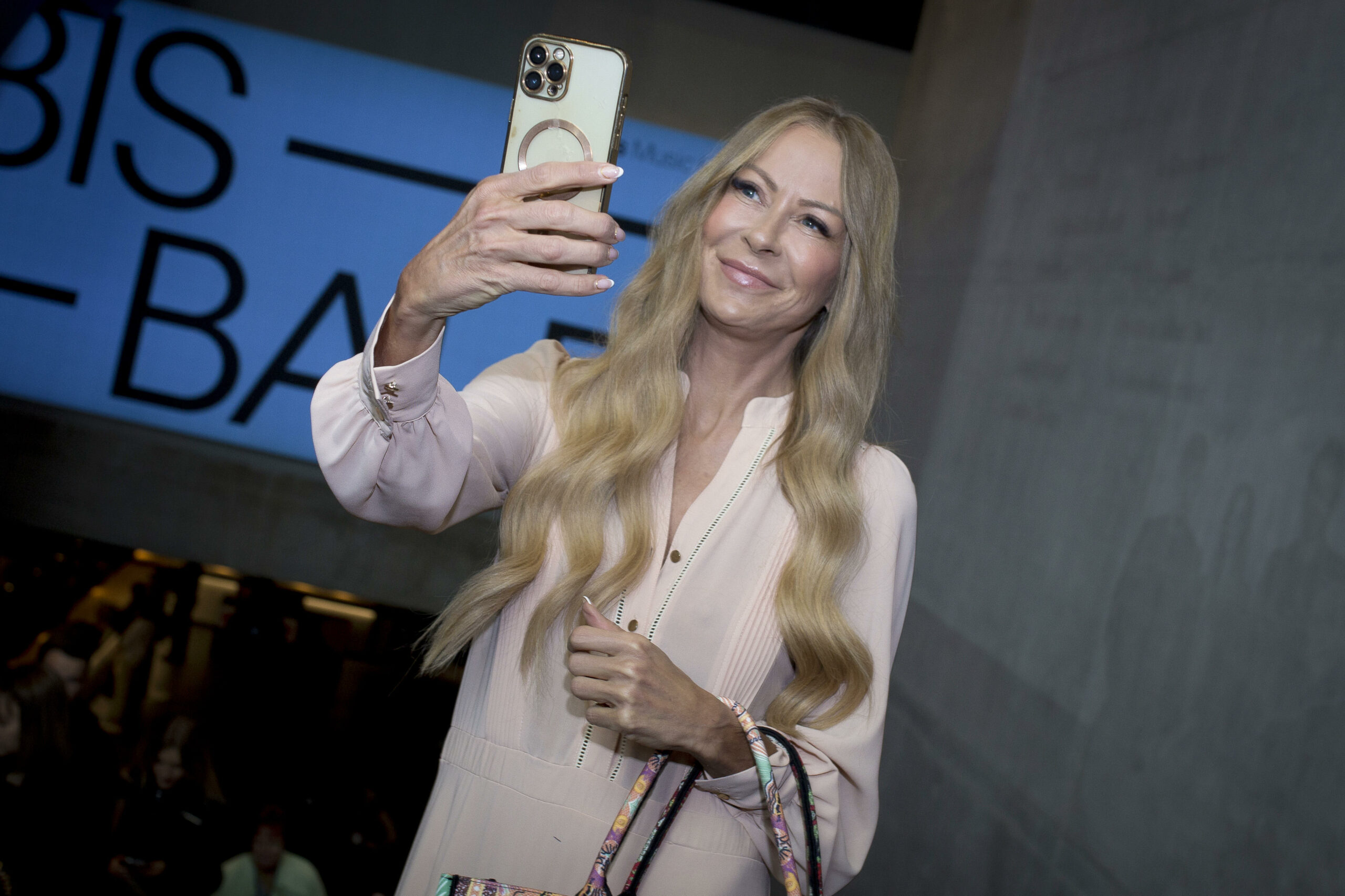 Jenny Elvers auf der Berlin Fashion Week im Juli 2024.