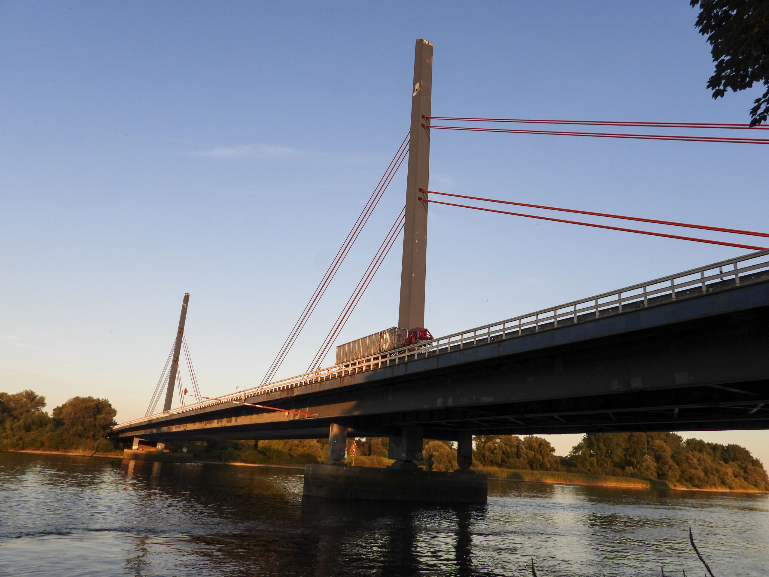 An der Norderelbbrücke der A1 sind Schäden festgestellt worden (Archivbild).