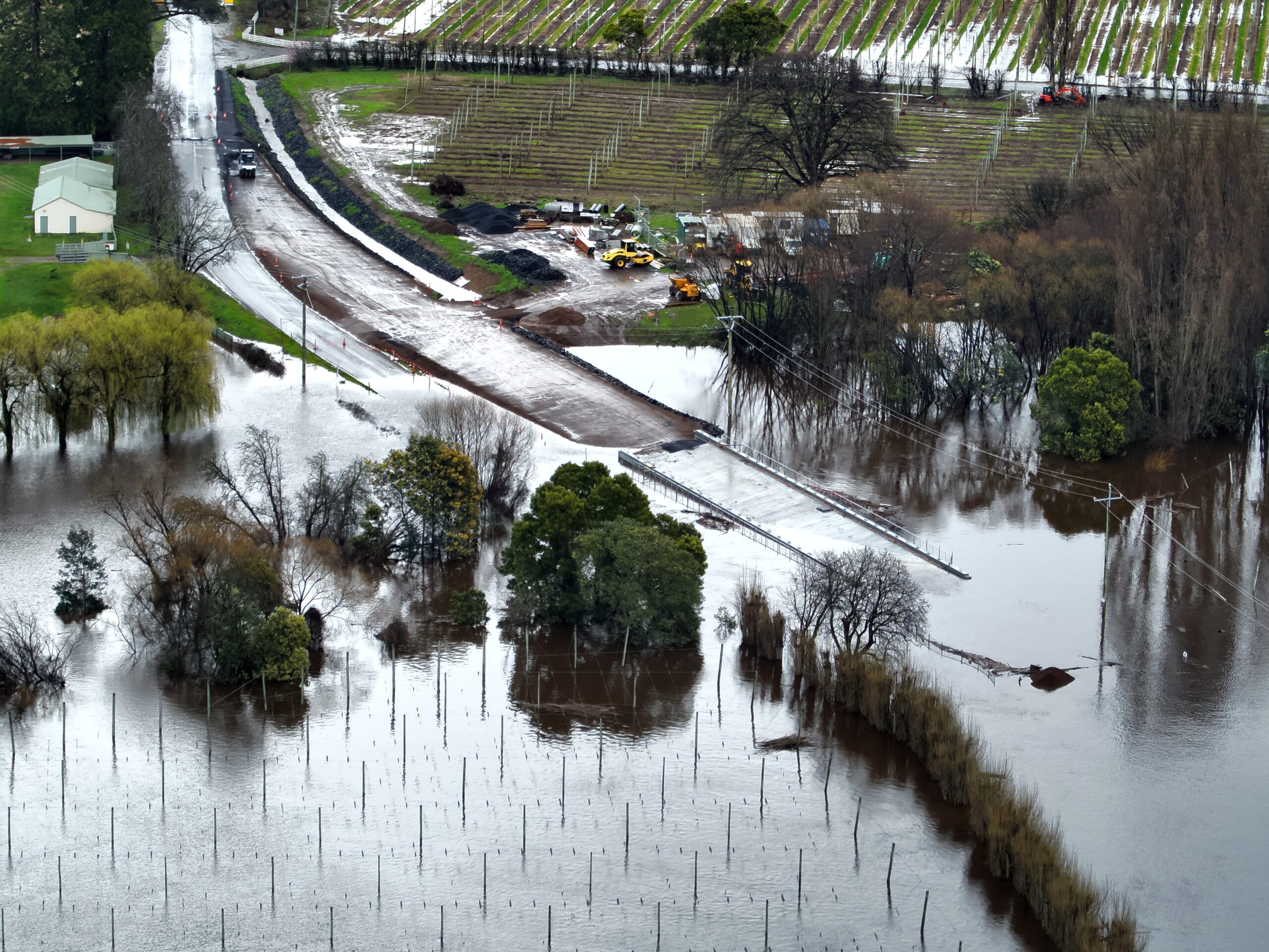 Während einige Landesteile – wie hier Tasmanien – nach Starkregen unter Wasser stehen, fallen in anderen Temperaturrekorde.