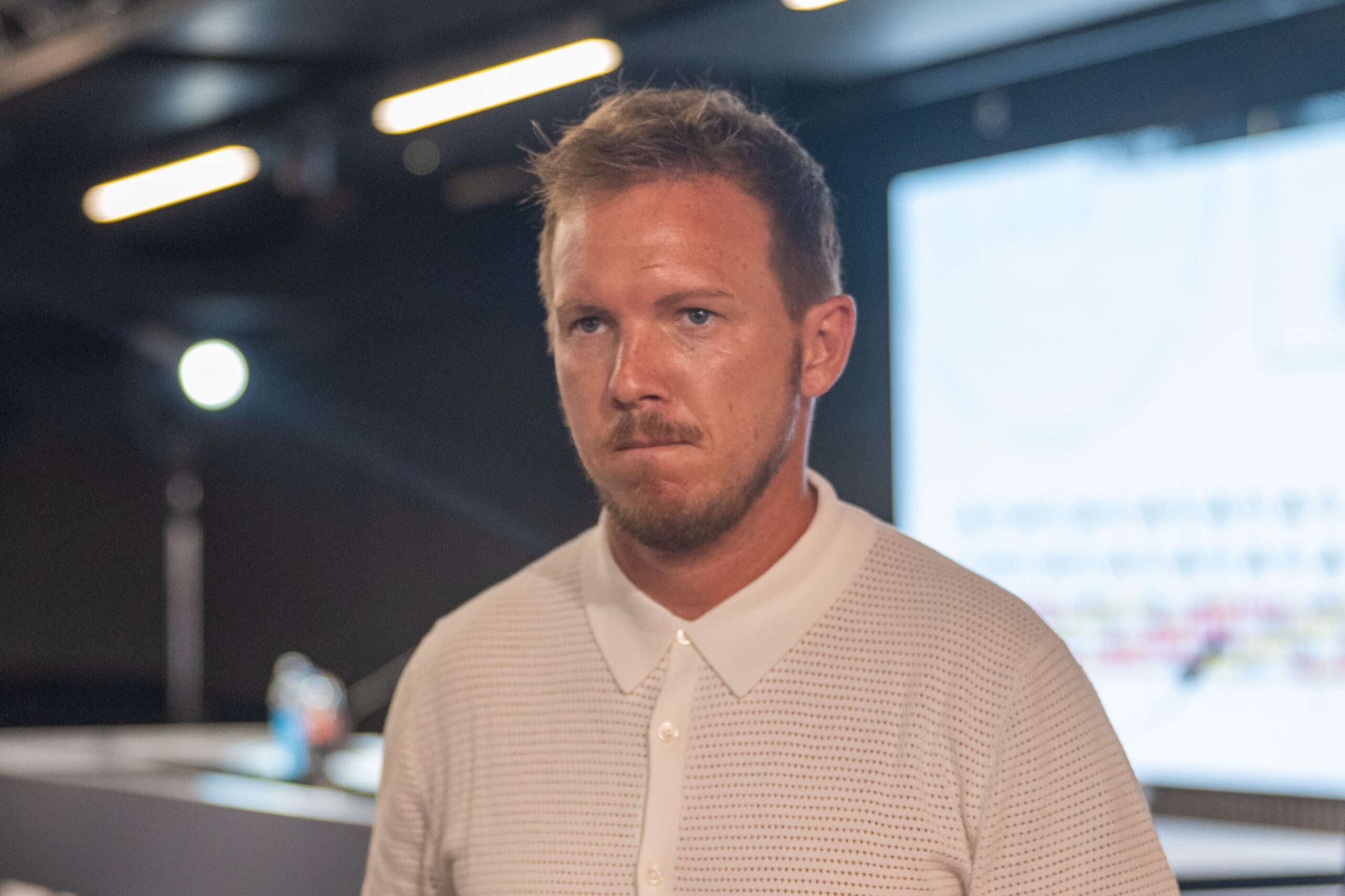 Bundestrainer Julian Nagelsmann verlässt grimmig die Pressekonferenz