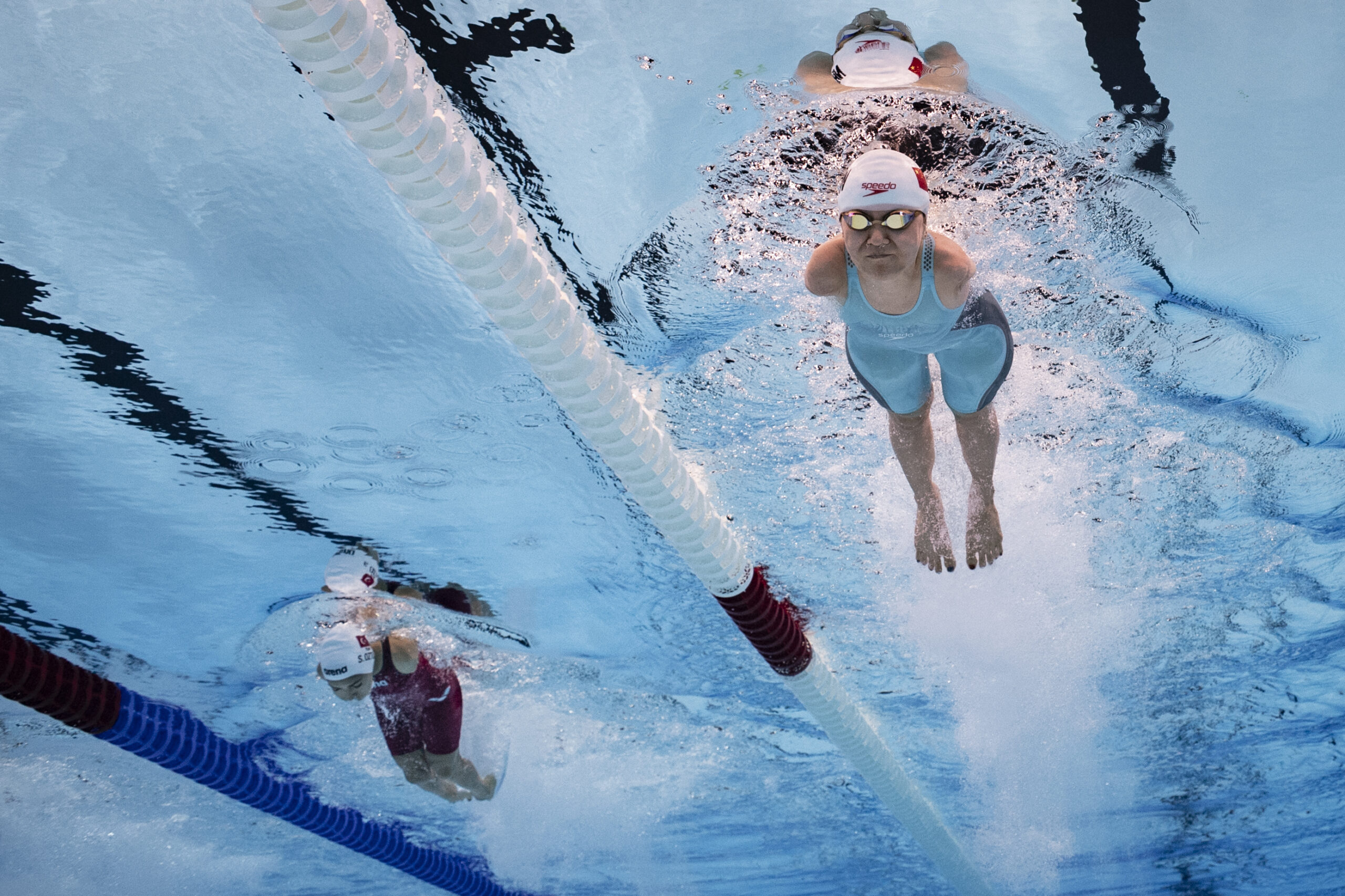 Die paralympischen Athletinnen Dong Lu (r.) und Sevilay Öztürk im S5-Finale über 50 Meter Schmetterling.