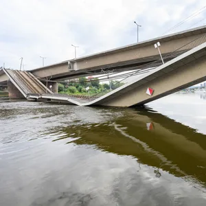 Die Carolabrücke in Dresden ist eingestürzt.
