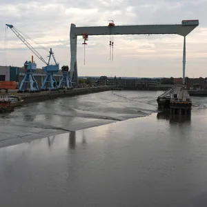 Die Kräne der Sietas-Werft wurden zwar unter Denkmalschutz gestellt – doch trotzdem werden die meisten abgebaut.