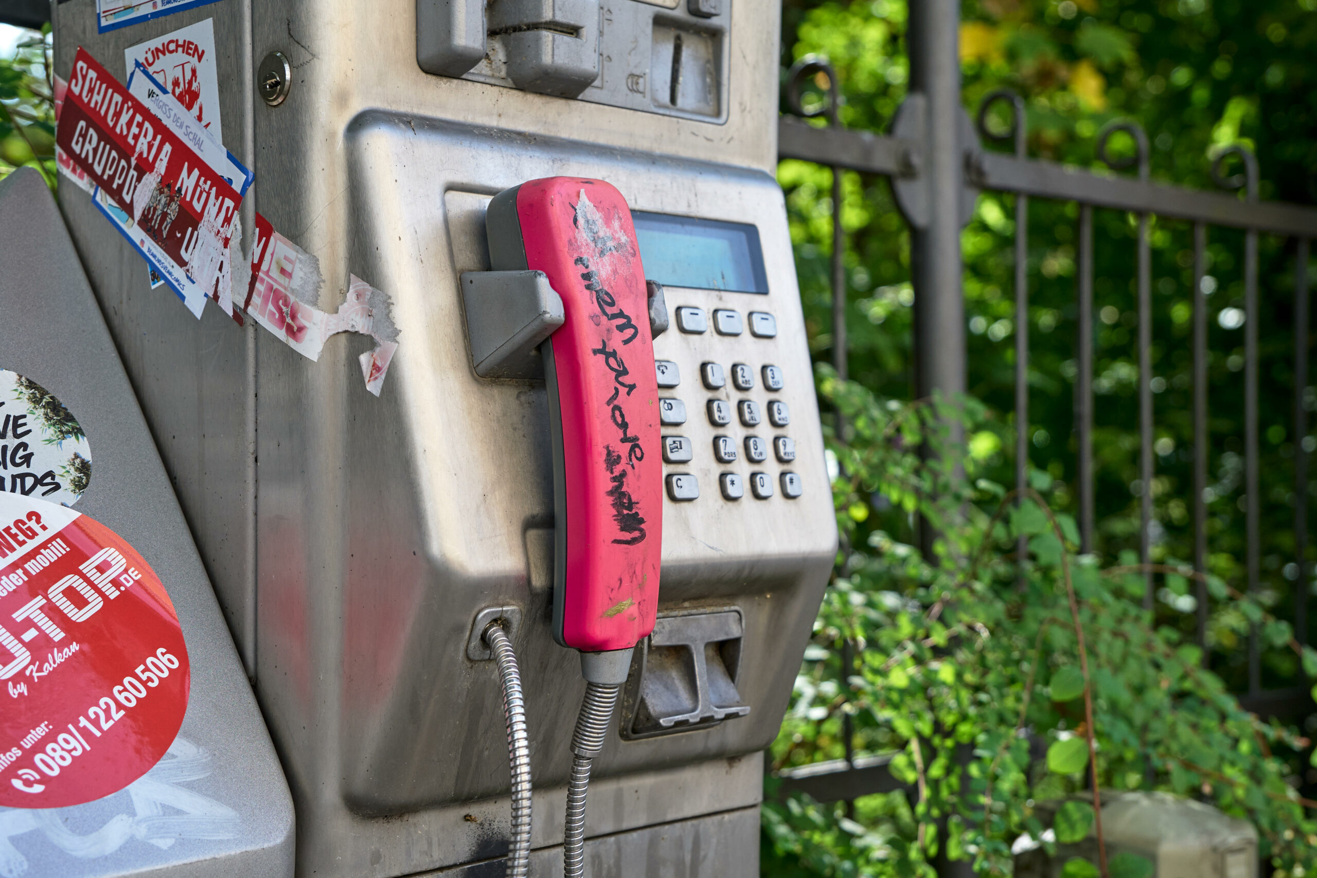 Eine der letzten Telefonzellen der Telekom (Symbolbild).