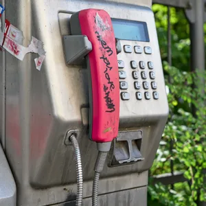 Eine der letzten Telefonzellen der Telekom (Symbolbild).