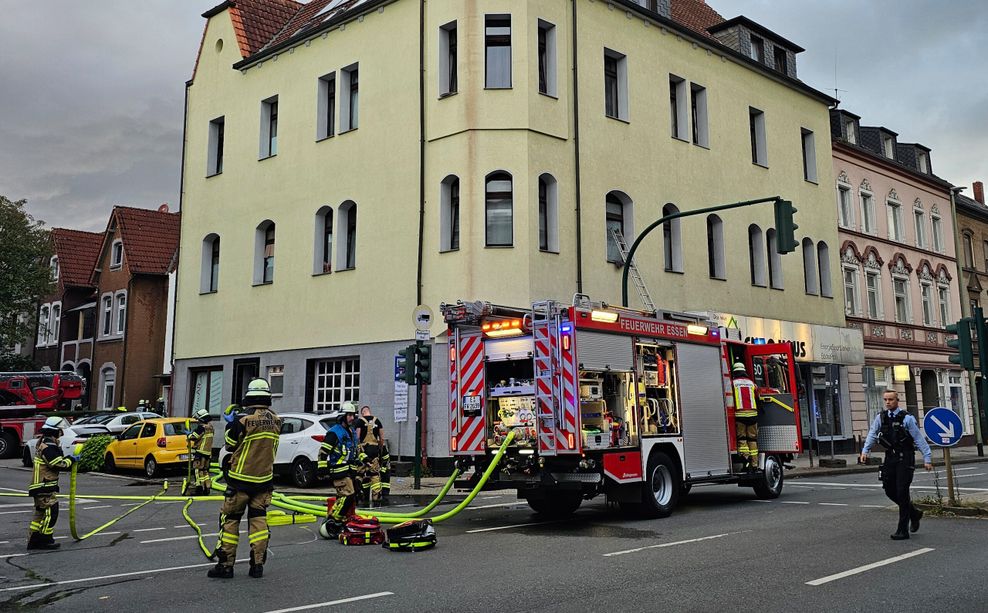 Die Feuerwehr ist bei einem Brand in Essen im Einsatz.