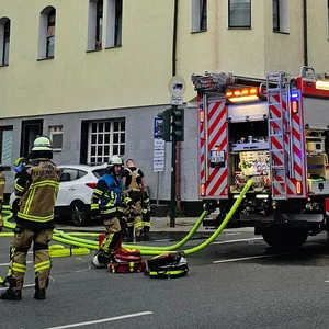 Bei mehreren Bränden in Essen wurden am Samstagabend insgesamt 31 Menschen verletzt.