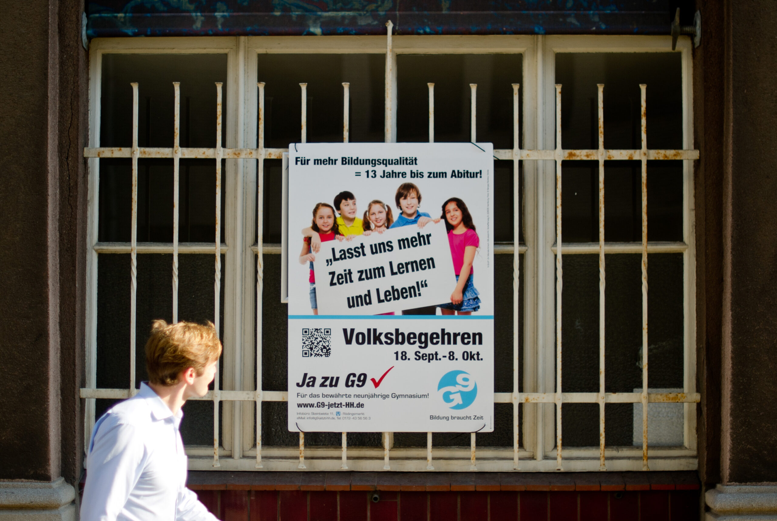 Plakat wirbt für G9-Initiative in Hamburg