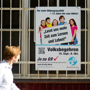 Plakat wirbt für G9-Initiative in Hamburg