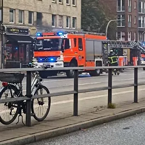 Brand in Zahnarztpraxis an der Hoheluftchaussee – Hoheluftchaussee gesperrt.