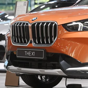 BMW-Modelle in einem Showroom (Archivbild).