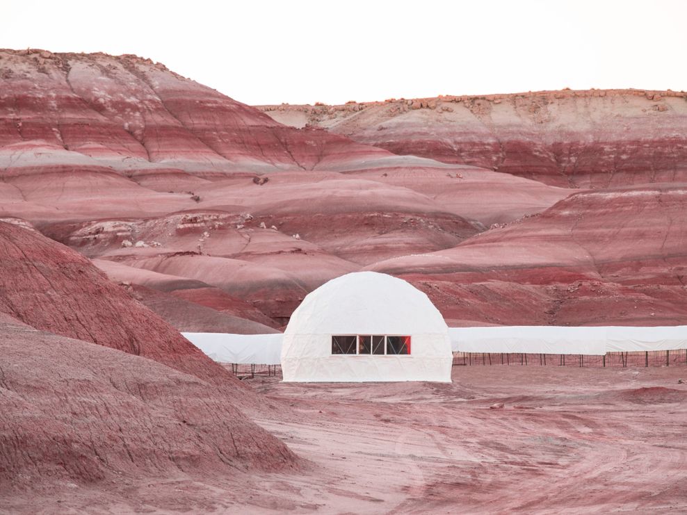 Die Mars-Simulationsstation steht auf rotem Gestein in Utah.