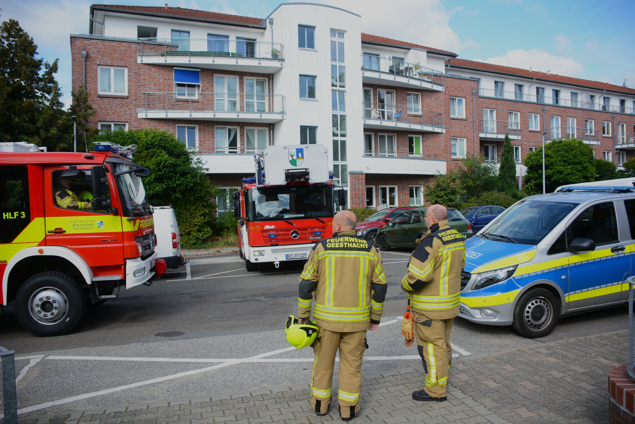 Am Sonntagvormittag geriet in der Fontiva Elbe-Residenz in Geesthacht bei Hamburg Kleidung in einem Kleiderschrank in Brand.