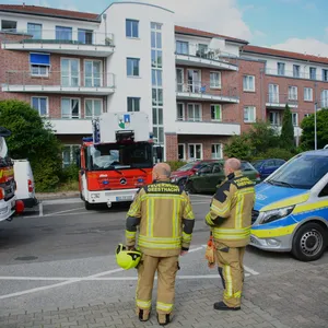 Am Sonntagvormittag geriet in der Fontiva Elbe-Residenz in Geesthacht bei Hamburg Kleidung in einem Kleiderschrank in Brand.