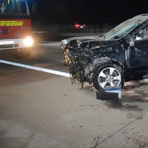 Schwerer Unfall auf A24 bei Talkau – Auto überschlägt sich – Fahrer verletzt in Klinik