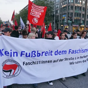 Demo-Transparent: Kein Fußbreit dem Faschismus