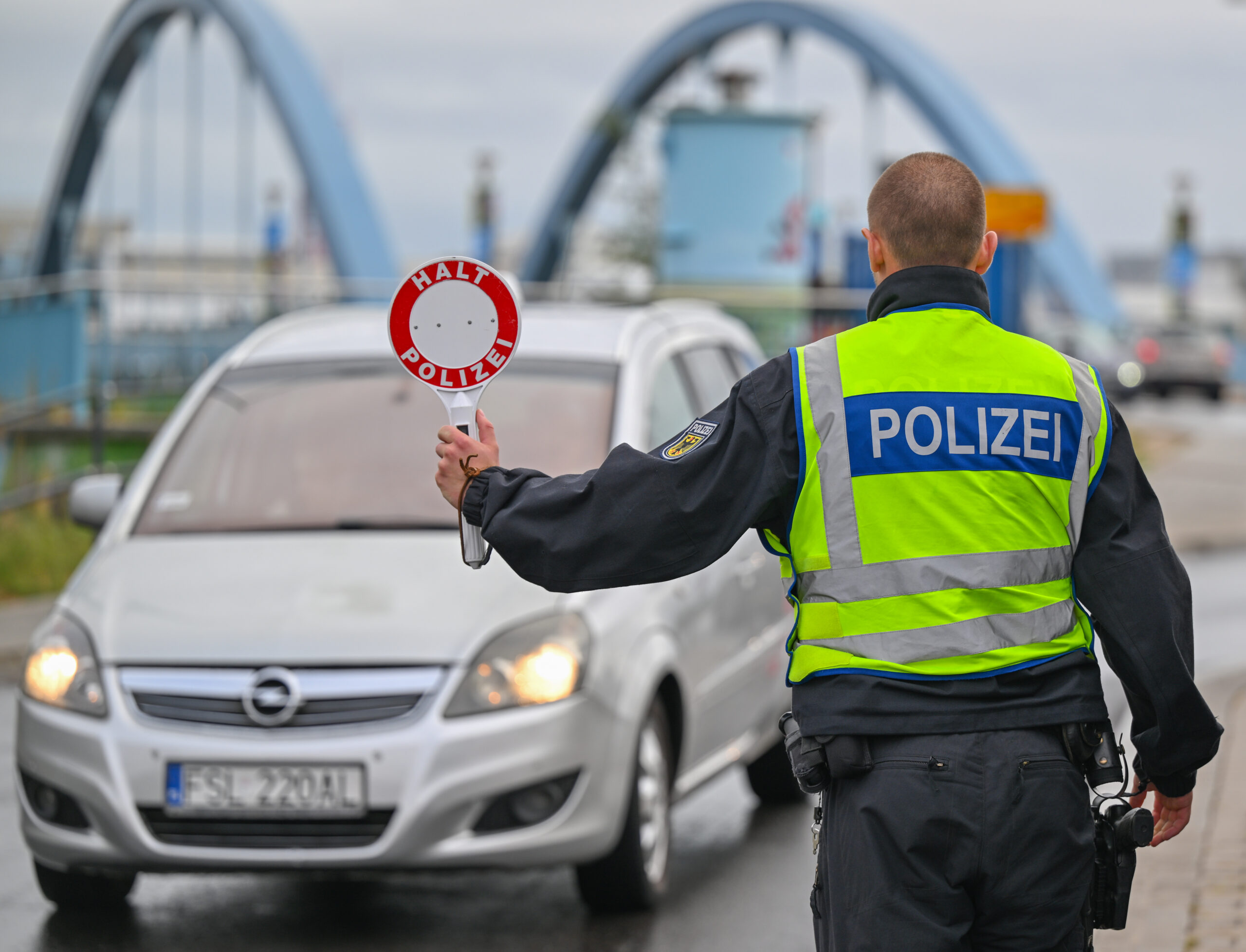 Kontrolle am deutsch-polnischen Grenzübergang Stadtbrücke zwischen Frankfurt (Oder) und Slubice.