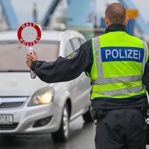 Kontrolle am deutsch-polnischen Grenzübergang Stadtbrücke zwischen Frankfurt (Oder) und Slubice.