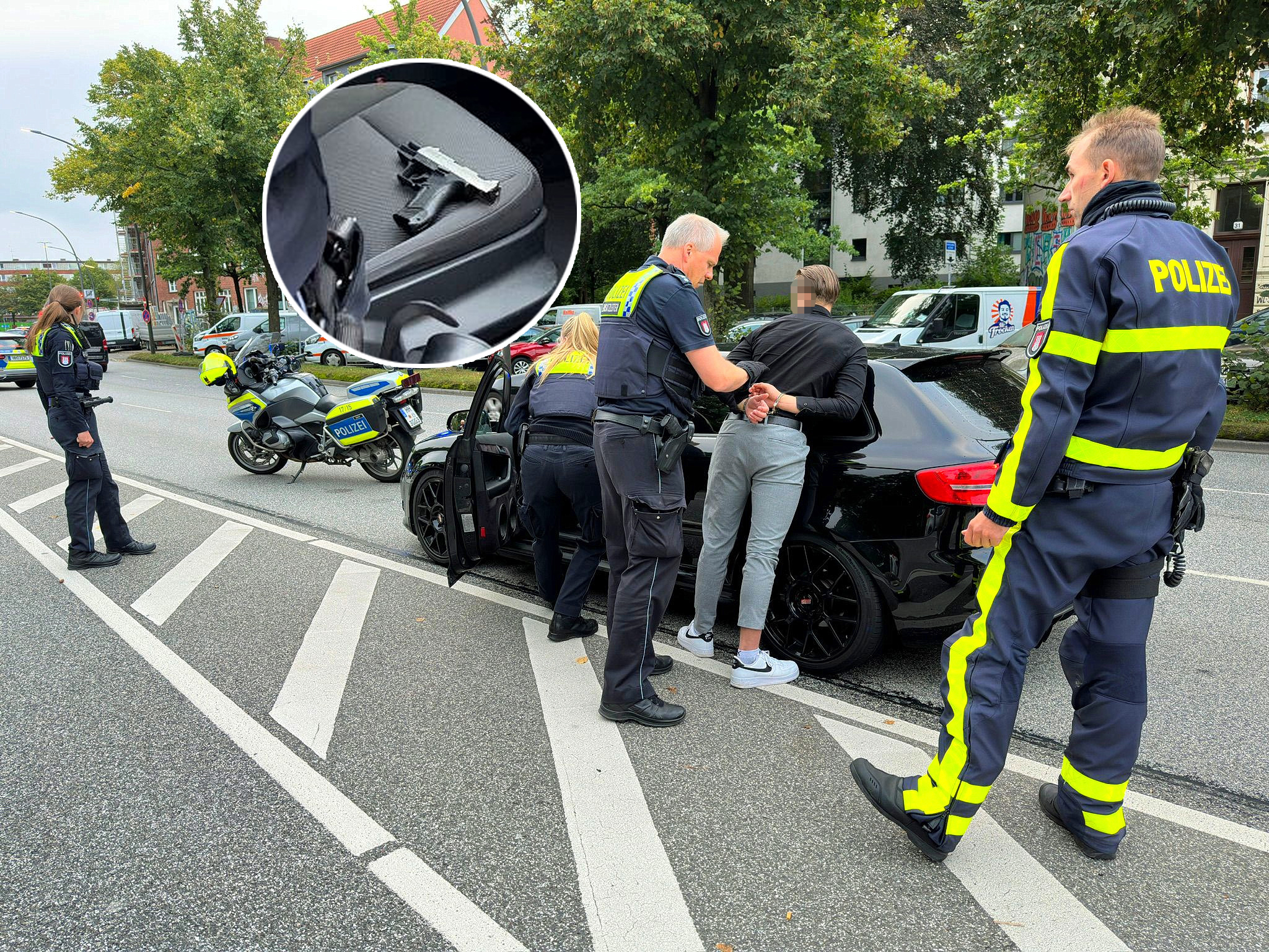 Der junge Mann wurde festgenommen. Er soll eine Fahrerin mit einer Schusswaffe bedroht haben.