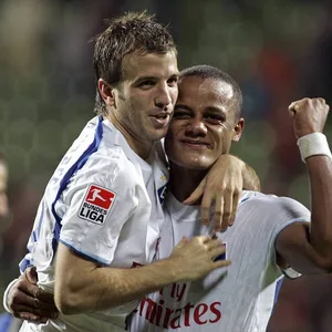 Zwei der größten Stars, die je für den HSV spielten: Rafael van der Vaart (l.) und Vincent Kompany zogen die Massen an.
